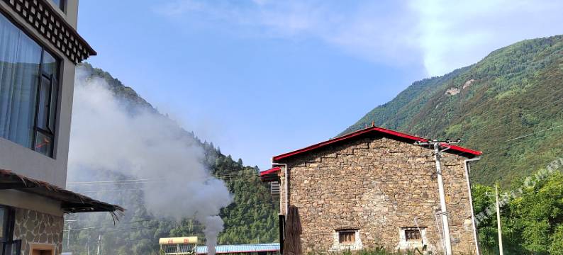 马尔康夏央民宿图片