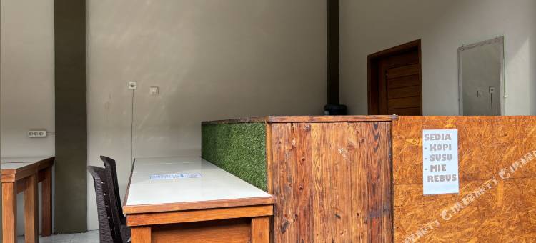 Family 24 Hotel near Pantai Cipatujah图片