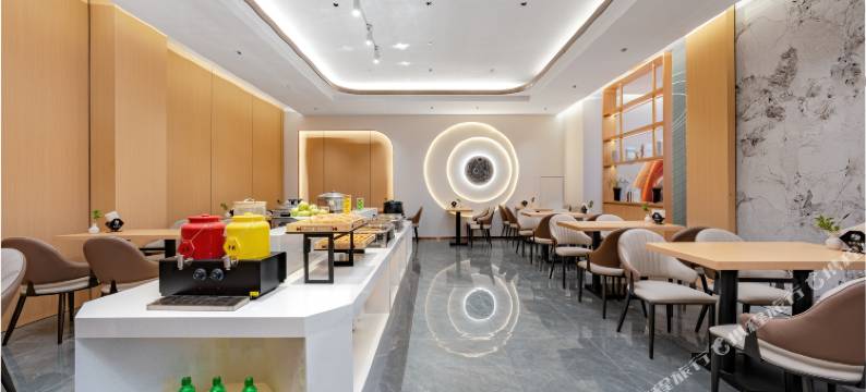 恒邦智慧影视酒店(大理高铁站洱海公园店)图片