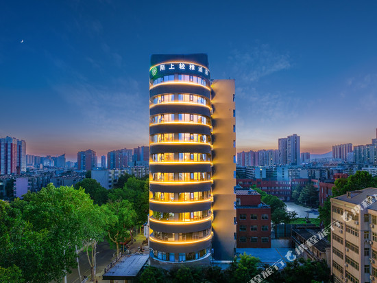 陌上轻雅酒店(平顶山万达广场店)