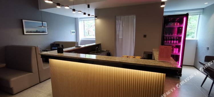 昆明小久河畔酒店(滇池风景区店)图片