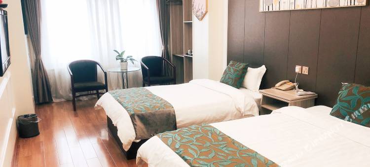 轻住·鑫厦优选酒店(包头维多利摩尔城火车东站店)图片