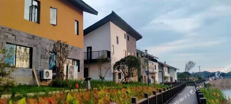 汨罗路边未看民宿图片