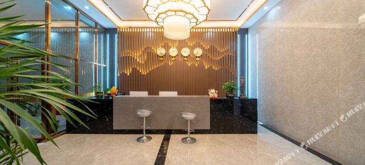 观山·鸣悦假日酒店(南宁东盟开发区客运站小帽山美食城店)图片