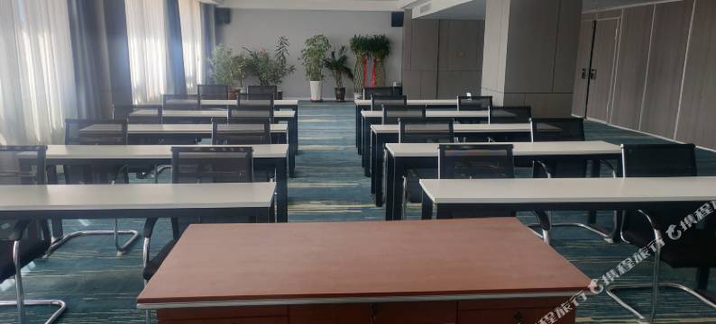 西宁丝路河畔酒店图片