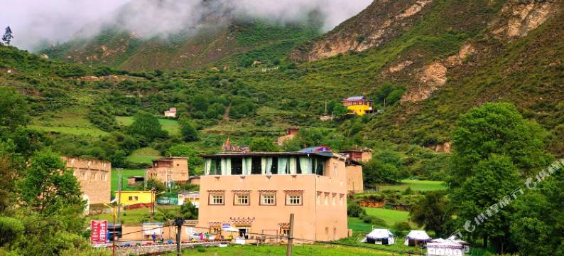 新龙措卡度假酒店图片