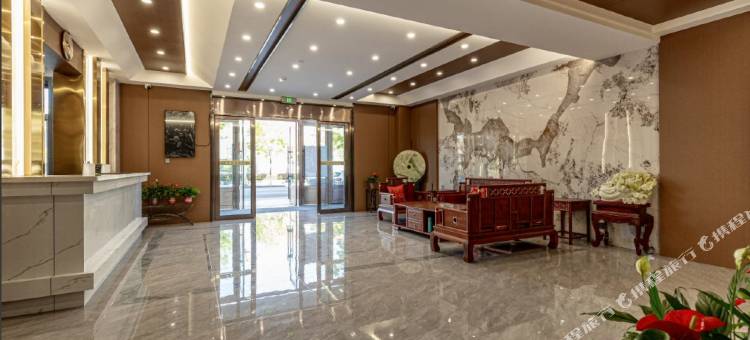 佟佳江畔酒店(欧亚万达广场店)图片
