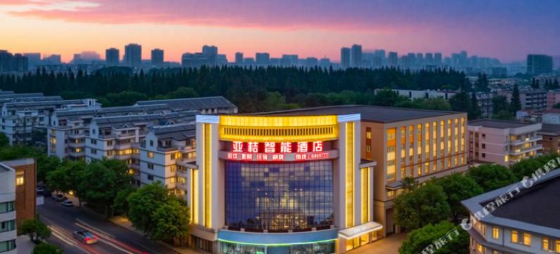 当涂亚桔HOMEFUNPARK•SOULMATE智能影音酒店(高铁东站翠竹广场店)图片