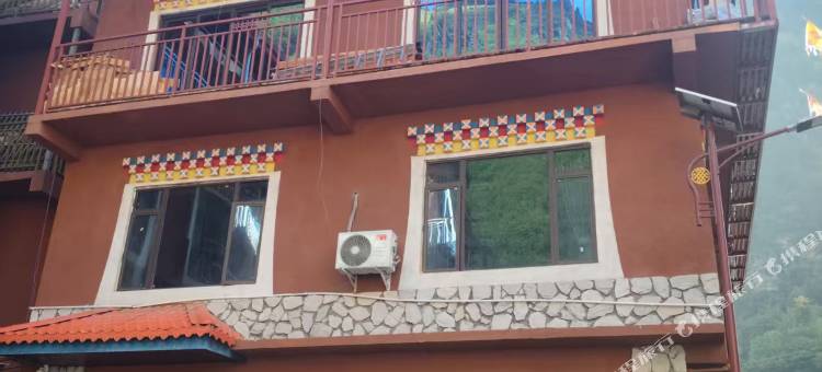 黑水彩林之畔藏舍民宿图片