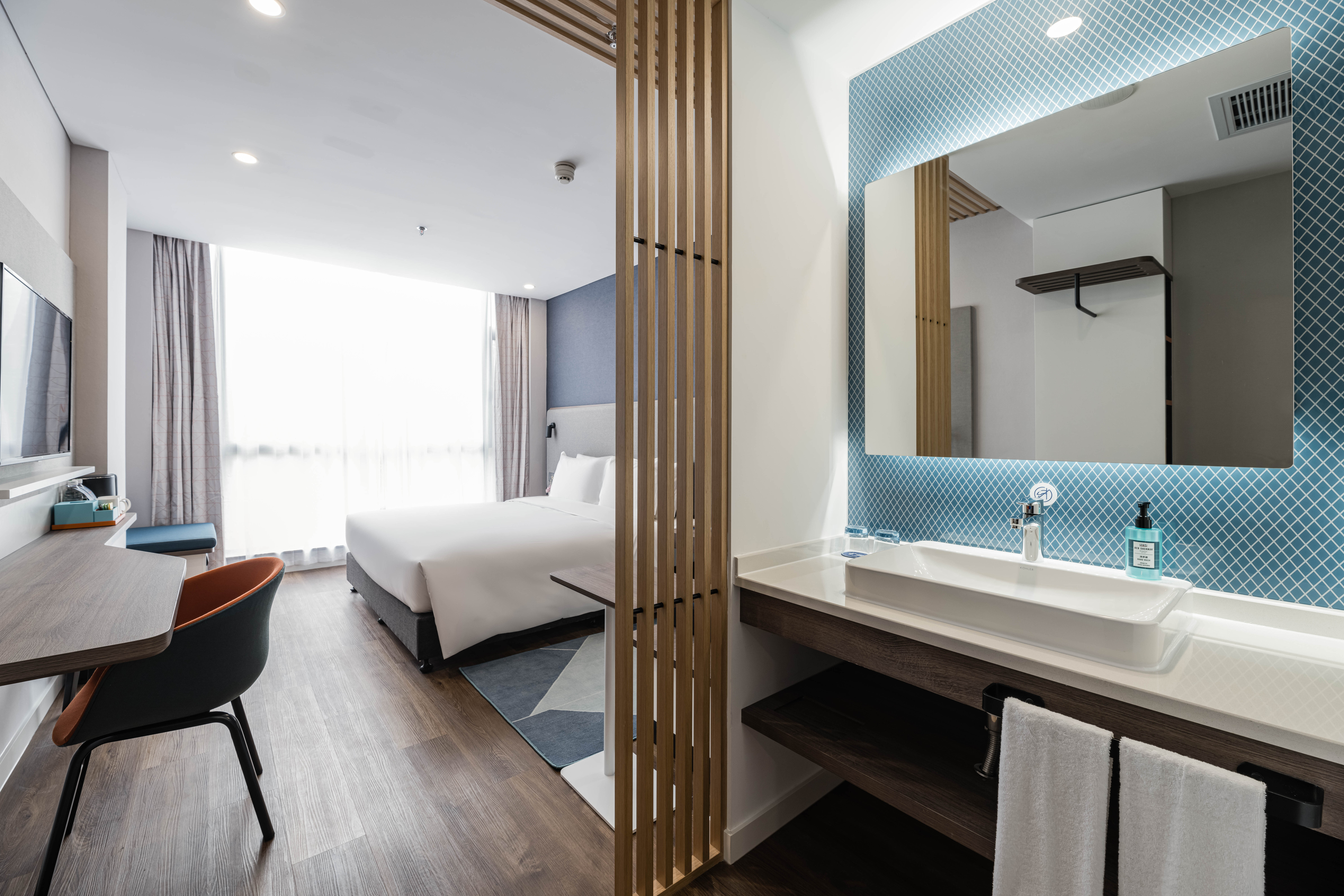 Holiday Inn Express Shanghai Pudong Chuansha Over view