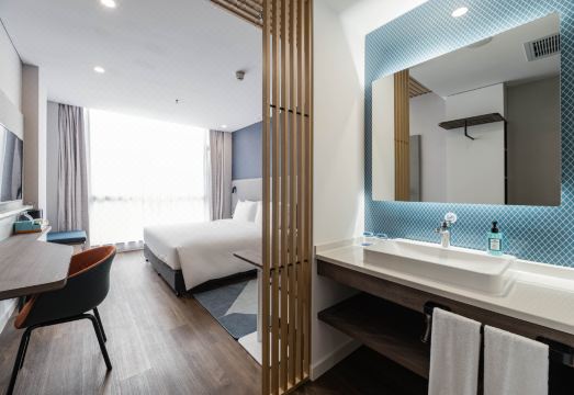 Holiday Inn Express Shanghai Pudong Chuansha Hotel Overview