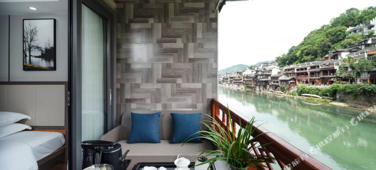 凤凰梦圆小筑江景民宿图片