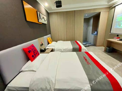 骏怡连锁酒店(鄂托克旗棋盘井政府店)