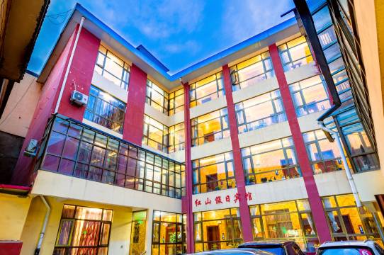 碌曲郎木寺红山假日宾馆