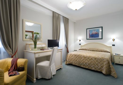 Hotel Carlton Capri Hotel Overview