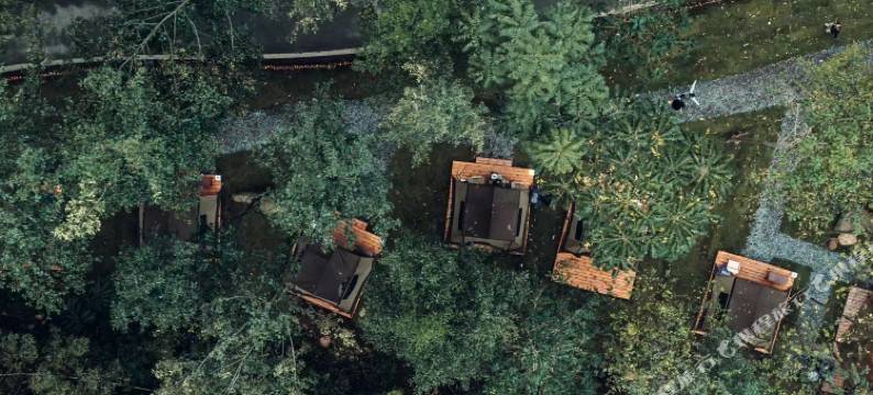 峨眉山谜途露营图片