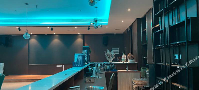 六棵树酒店(深圳石岩应人石地铁站店)图片