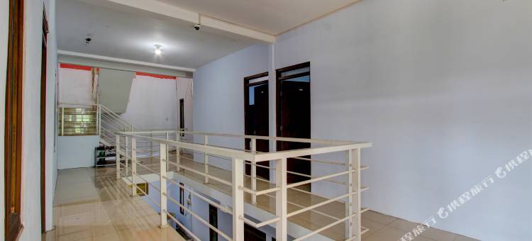 RedDoorz Near Tugu Kartasura 2图片