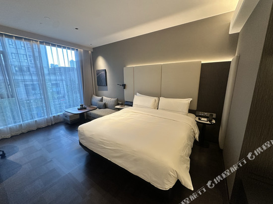 上海外滩南京东路亚朵酒店