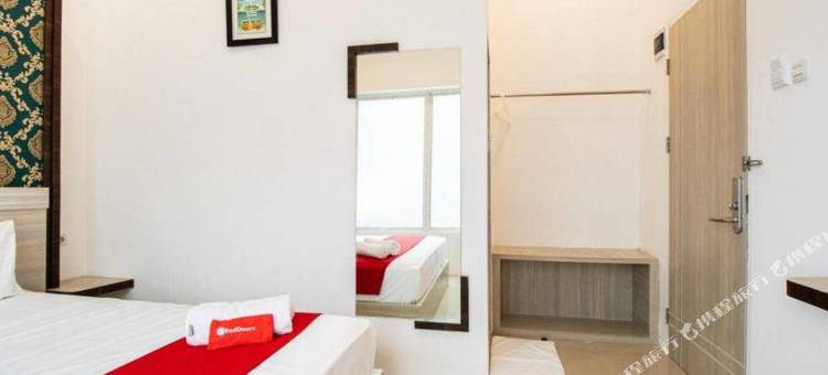 红多兹Plus酒店@棉兰卡塔姆索森特里姆(RedDoorz Plus @ Centrium Katamso Medan)图片