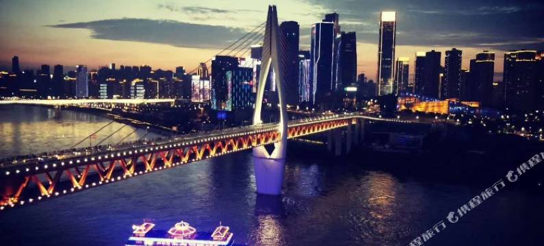 卓怡公寓(重庆解放碑好吃街店)图片