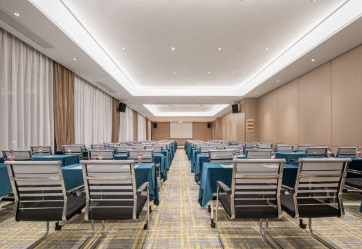 Country Inn & Suites by Radisson Hotel (Hong'an Jingji Kaifaqu) Hotel Overview