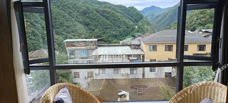 向家栖宿别院(神农架木鱼店)图片