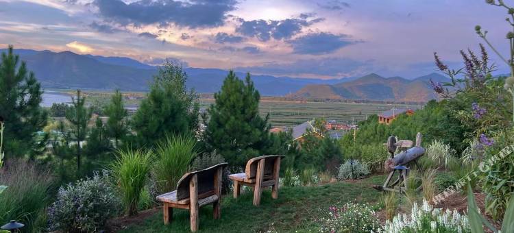 泸沽湖且曼·入影松半山酒店图片