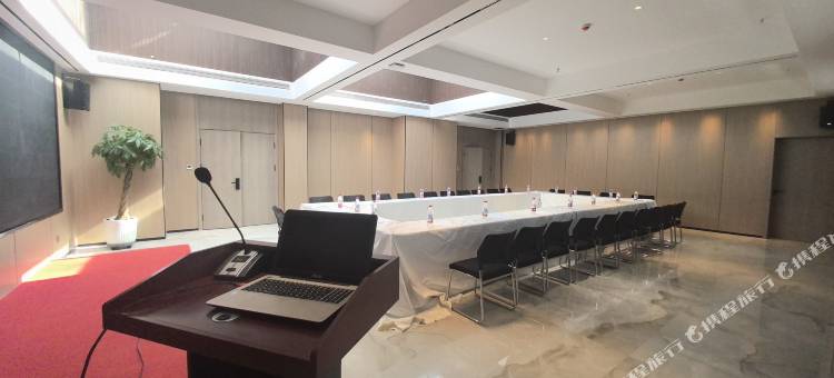 丽呈花盛国际酒店(且末县政府店)图片