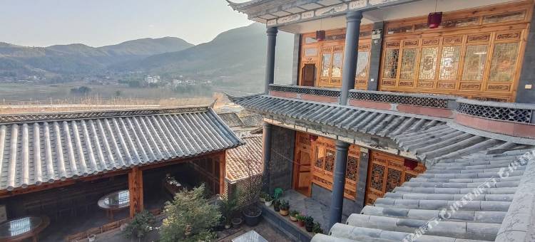 鸡足山民家庭院民宿图片
