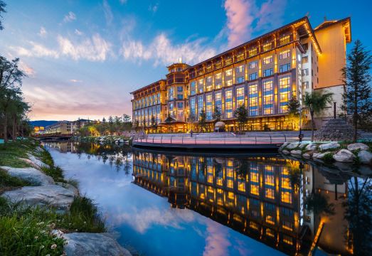 安信唐宸供氧大饭店（独克宗古城店）外景图