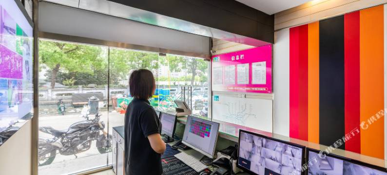 易佰酒店(上海康桥御桥地铁站店)图片