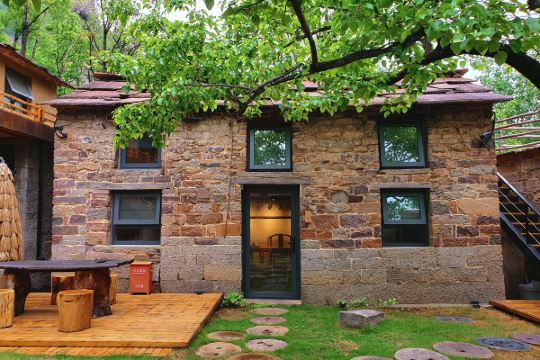 您可以在这里体验农耕文化和斑驳石墙的碰撞,舒缓身心压力和欣赏峡谷