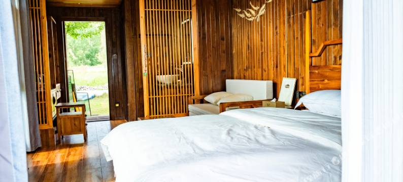 尼勒克天山黑蜂庄园生态酒店图片