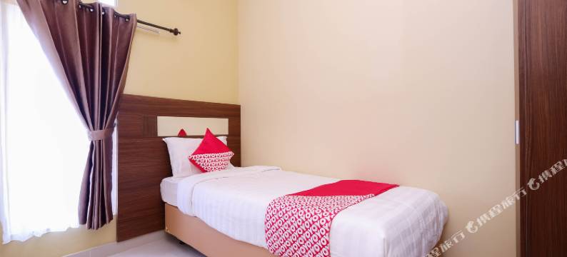 Super OYO 1506  Shabrina 2伊斯兰旅馆(Shabrina Homestay Syariah Terminal Tirtonadi Solo RedPartner)图片