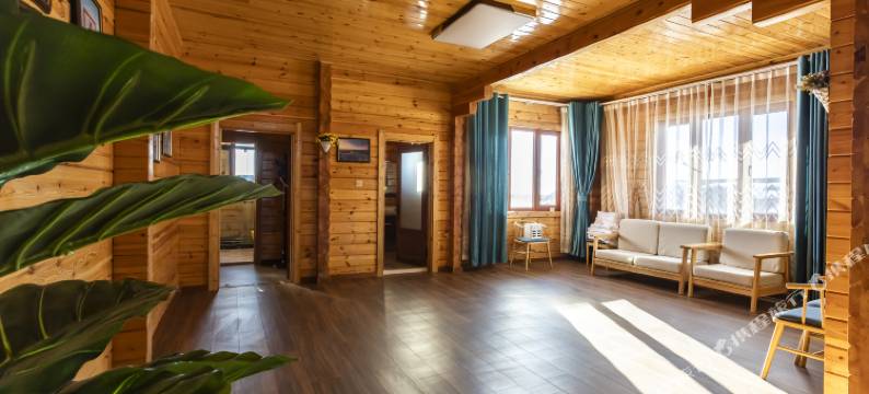 将军山国际滑雪度假区山顶太空舱滑雪度假营地图片