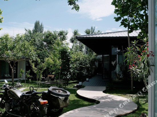 霍城叶之若庭民宿