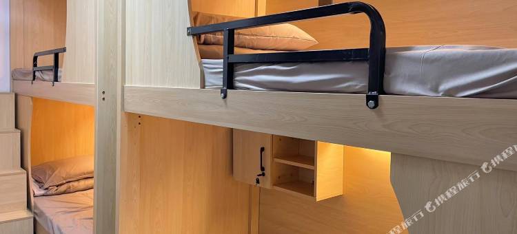 深圳自然之门男生国际青年旅舍(岗厦北地铁站会展中心店)图片