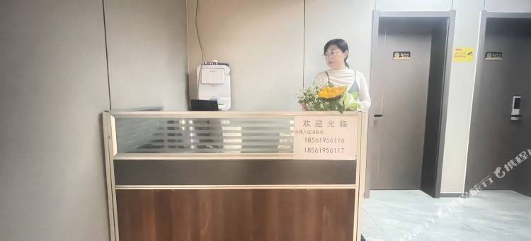 月畔云景商务酒店图片