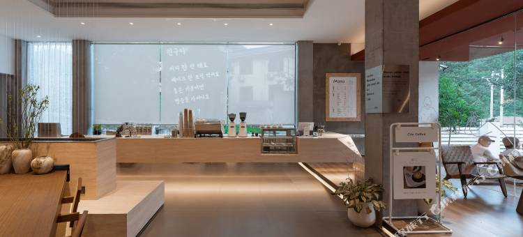 西桃咖啡民宿(老君山云景索道店)图片