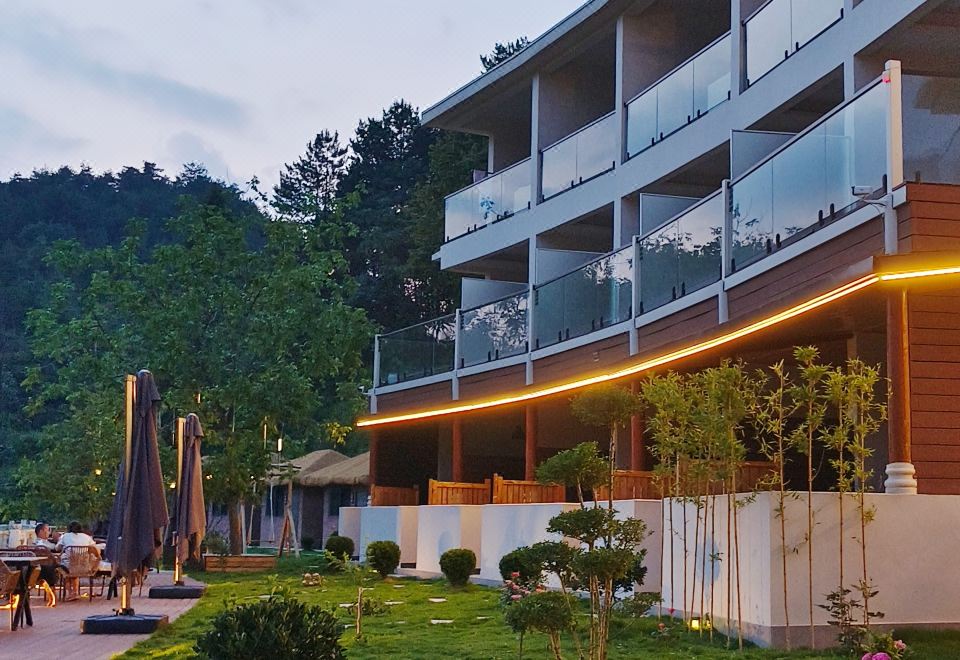 Guangyuan Hermitage ValleyHotel Overview