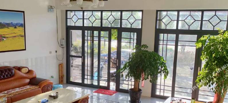 罗平致家酒店图片