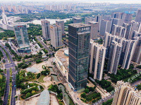 无锡海岸城市民中心地铁站亚朵酒店