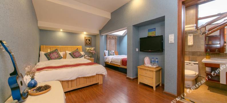 丽江束河萤火虫客栈图片