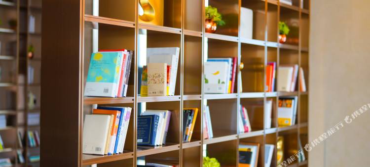 铂顿国际公寓(广州番禺政务中心傍江地铁站店)图片