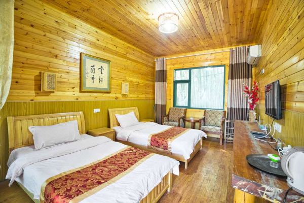 栾川老君山滴翠山庄