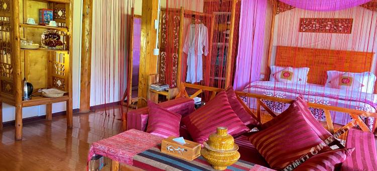 泸沽湖木楞房精品客栈图片