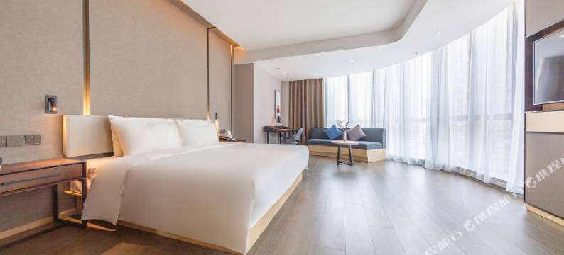 深圳南山豪方天际亚朵S酒店图片