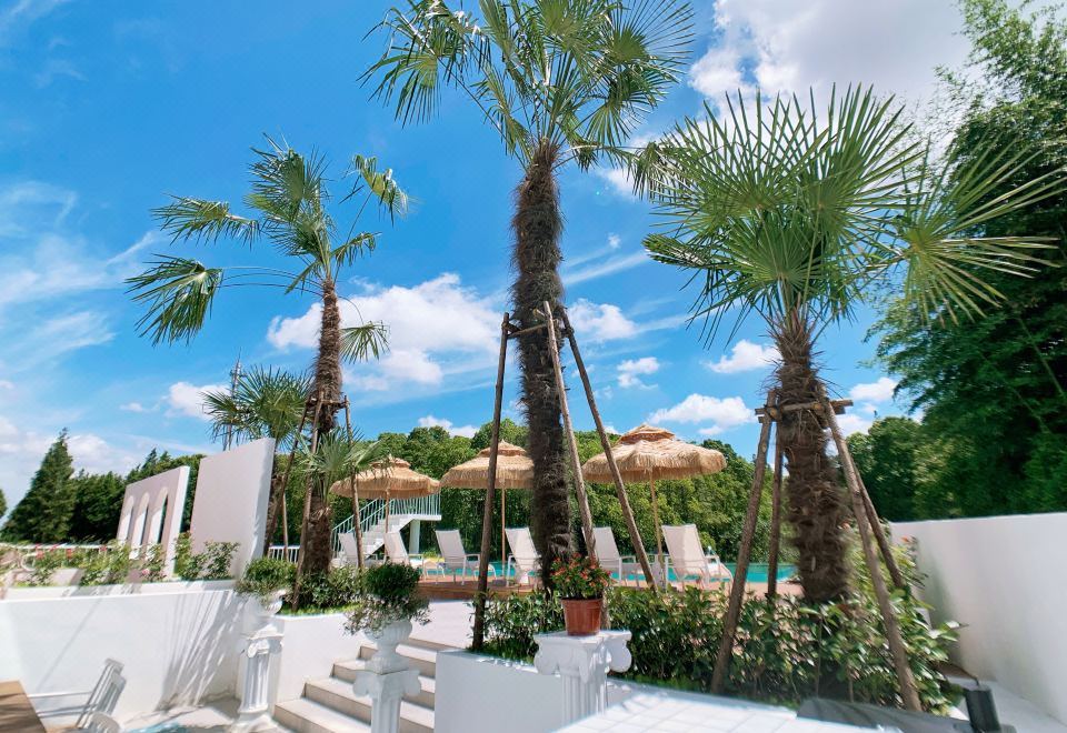 Shanghai Senbo Garden Resort Hotel (International Tourism Resort Area)Hotel Overview