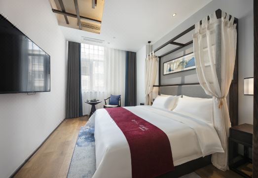 QIANNA HOTEL(Xinmi City Zhongqiang Guangnian)Hotel Overview